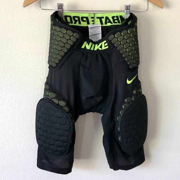 موصل أخبار خطأ nike pro combat 